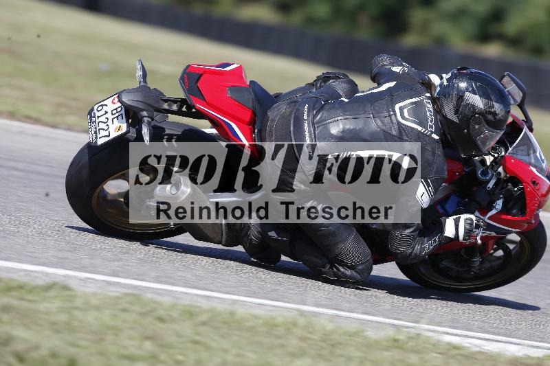 Archiv-2025/49 26.08.2025 Cornu Master School ADR/blau-bleu/6